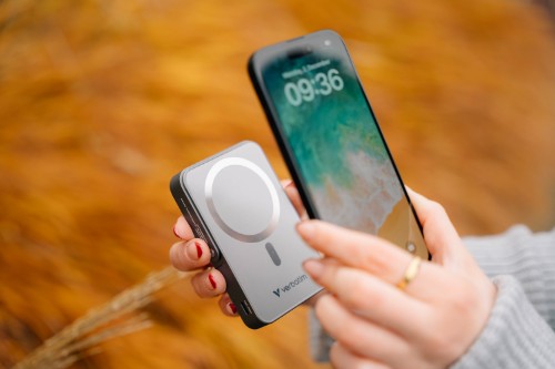 Verbatim Charge 'n' Go Magnetic Wireless Power Bank with stand - 10000 mAh Grey