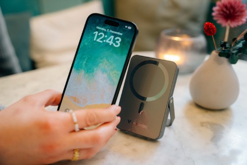 Verbatim Charge 'n' Go Magnetic Wireless Power Bank with stand - 10000 mAh Grey