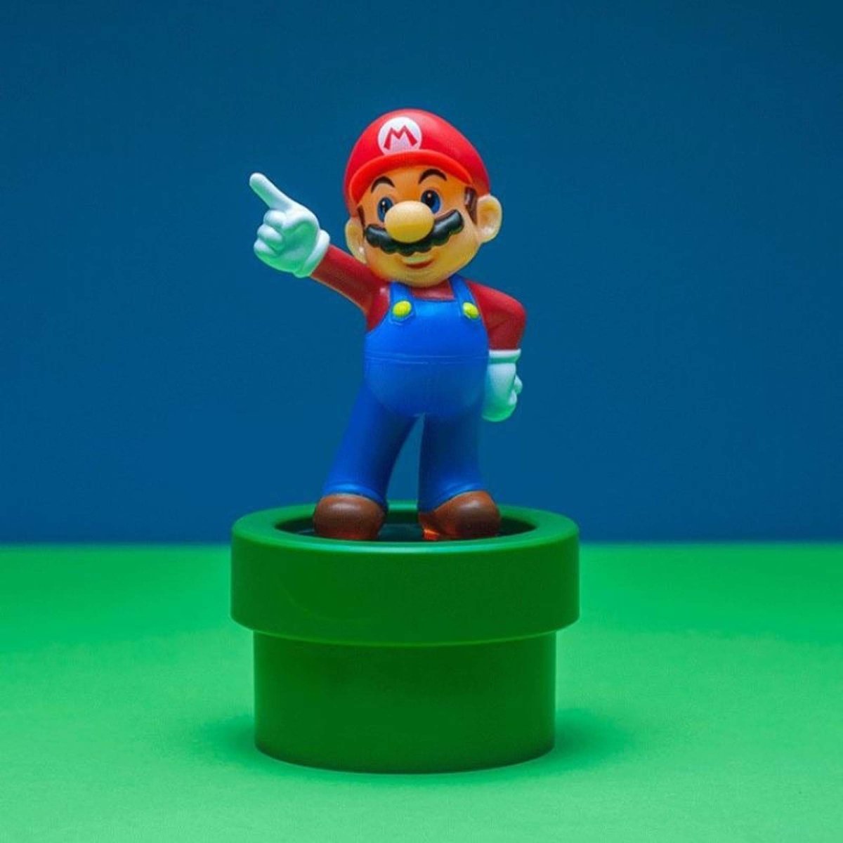 Paladone Super Mario Figure Light - alternate view