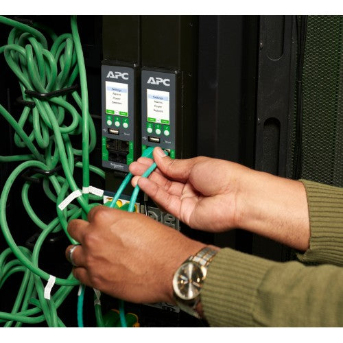 APC NetShelter Rack PDU Advanced, Metered, 7.4kW, 1Phase, 230V, 32A, 332P6, 40 Outlets